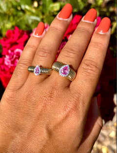 Anello tubogas fascia larga oro e goccia zaffiro rosa