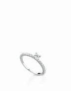 Anello solitario diamanti laterali