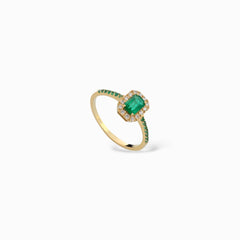 Anello quadrato smeraldo e diamanti