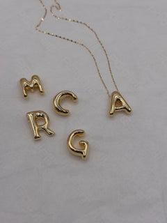Collana lettera balloon oro