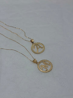 Collana con lettera cerchio big oro