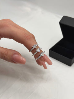 Anello cuore pietre laterali argento