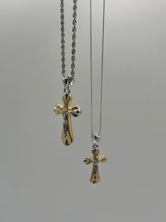 Collana croce scatolata con Cristo bicolore oro