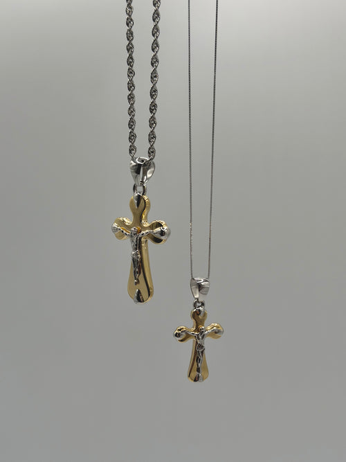 Collana croce scatolata con Cristo bicolore oro