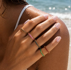 Anello mezza veretta oro e diamanti neri