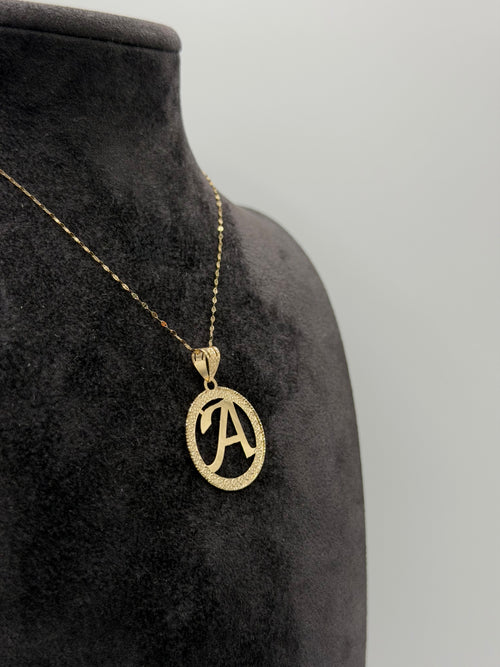 Collana con lettera cerchio big oro