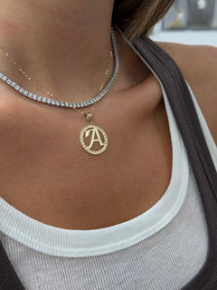 Collana con lettera cerchio big oro