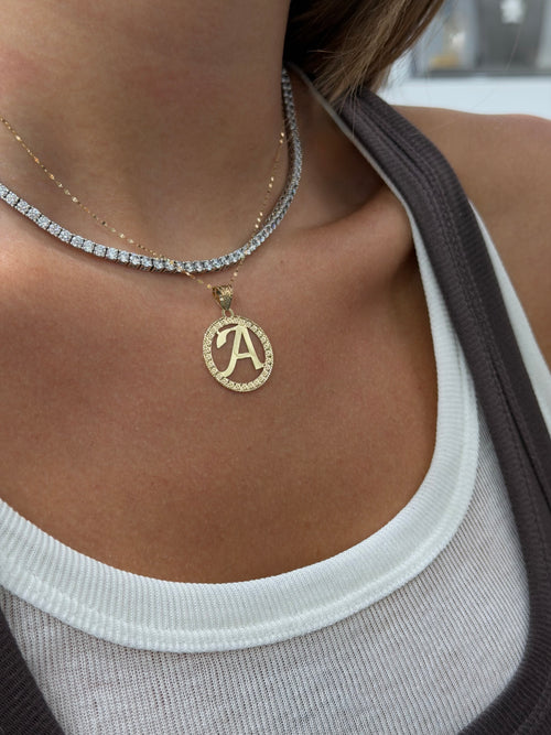 Collana con lettera cerchio big oro