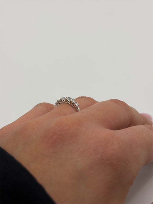 Anello 7 pietre a scalare oro